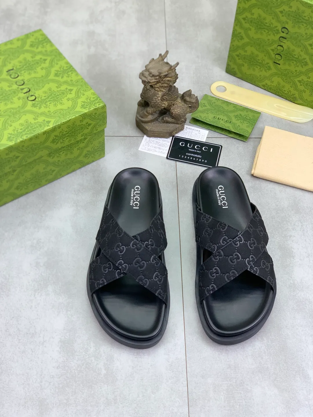 Men's Men's Shoes💰P320💰[New Style]🎁🎁🎁 High-quality GUCCI new casual slippers for the Year of the Snake, original official website, perfect workmanship, transmitting a kind of noble luxury, sublimating its definition of luxury in Gucci's high-end extraordinary craftsmanship. Original Gucci double G combination outsole, code number: 38-44 (45 customized)